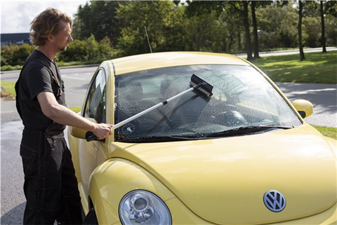 Vikan Windscreen Scrapper W/Sponge & Telescopic 473952